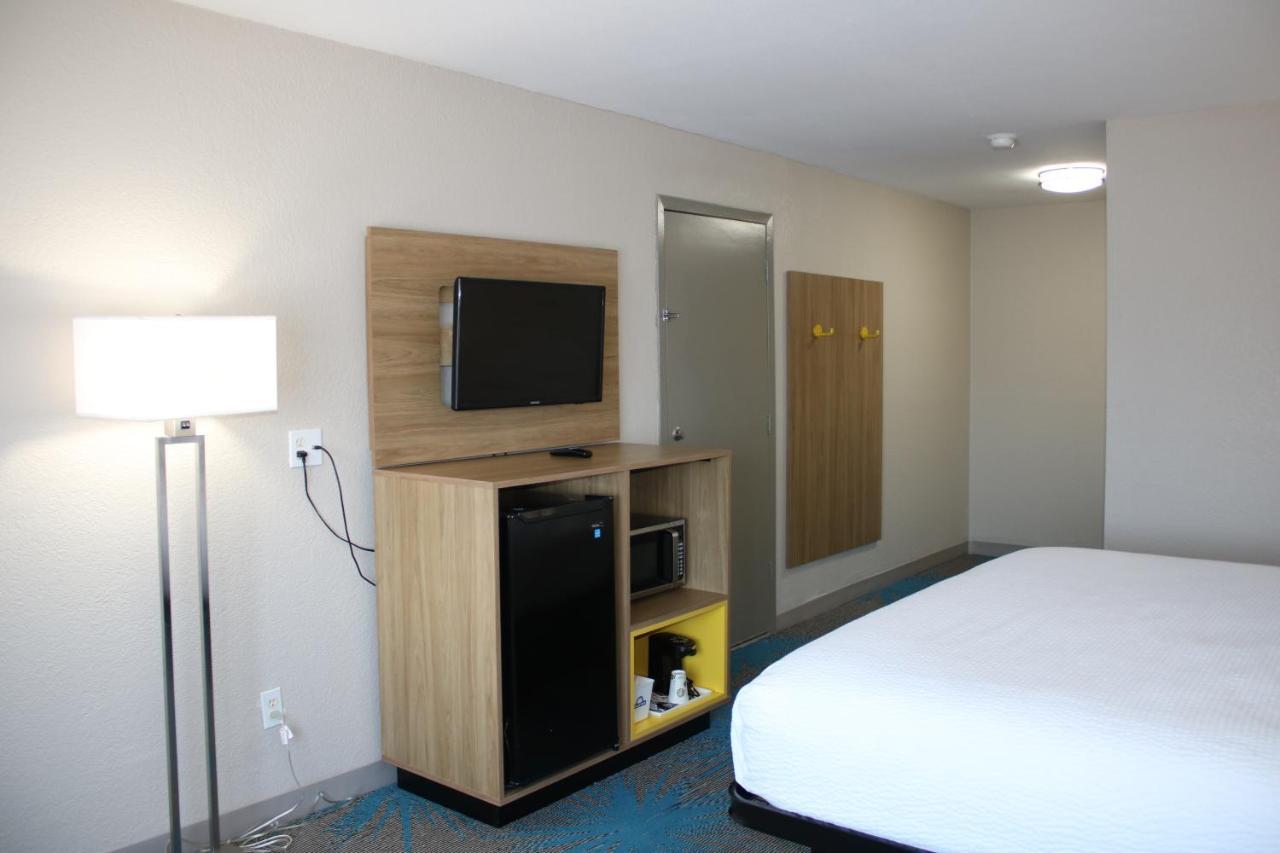 Days Inn By Wyndham Waco University Area Εξωτερικό φωτογραφία