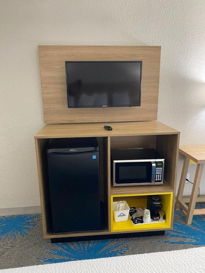 Days Inn By Wyndham Waco University Area Εξωτερικό φωτογραφία