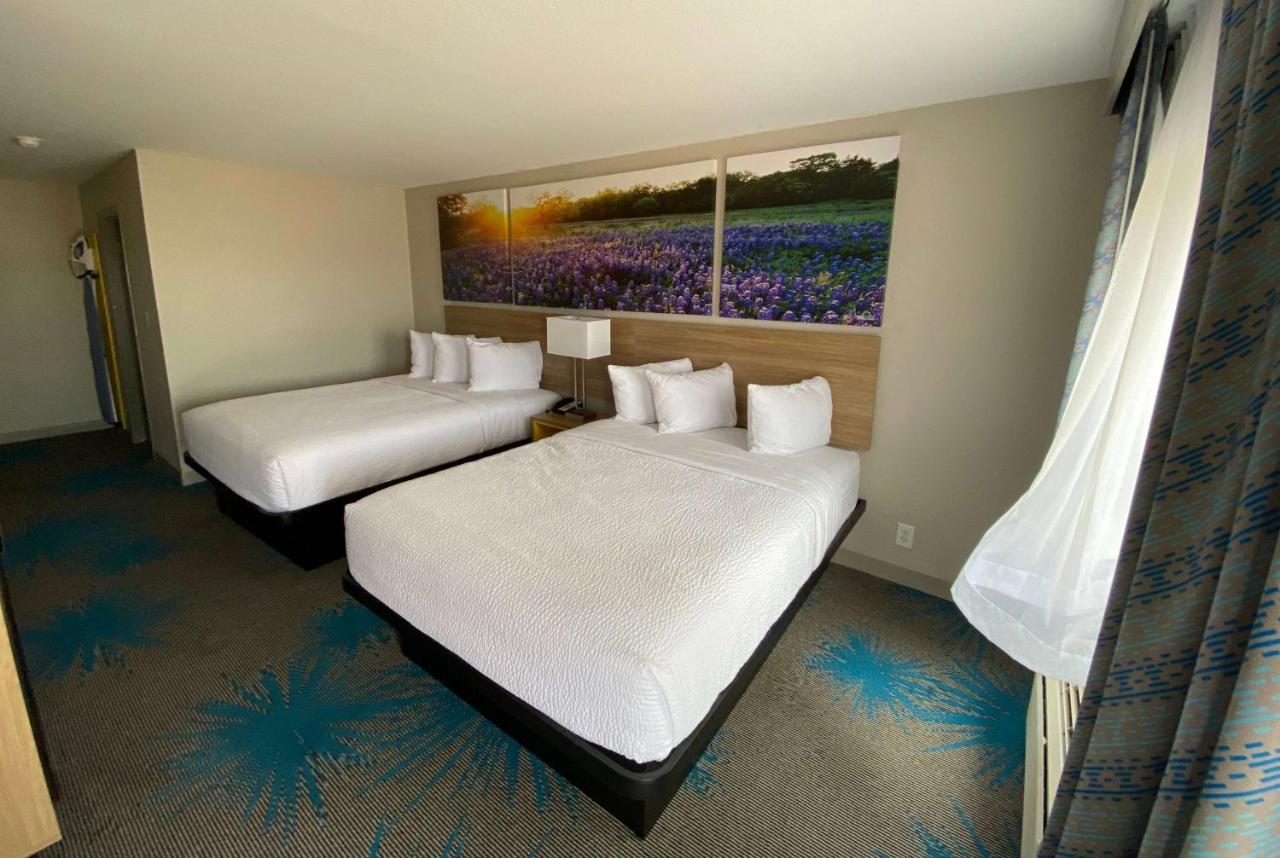Days Inn By Wyndham Waco University Area Εξωτερικό φωτογραφία