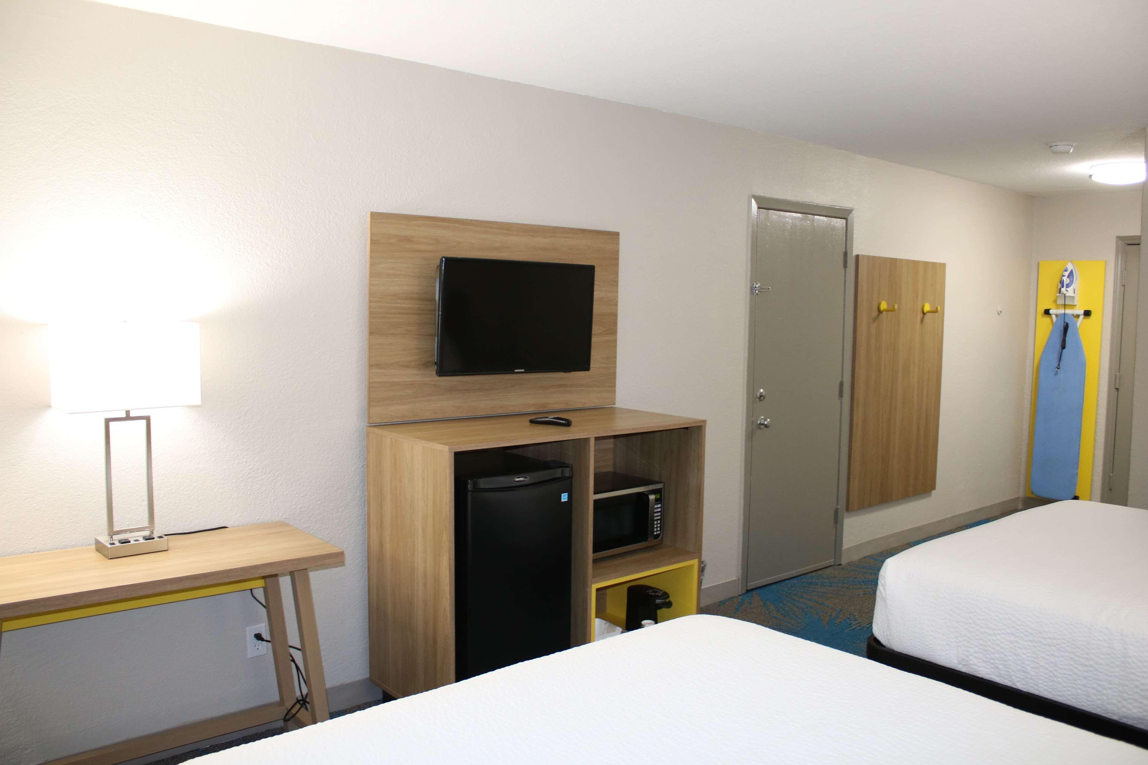 Days Inn By Wyndham Waco University Area Εξωτερικό φωτογραφία