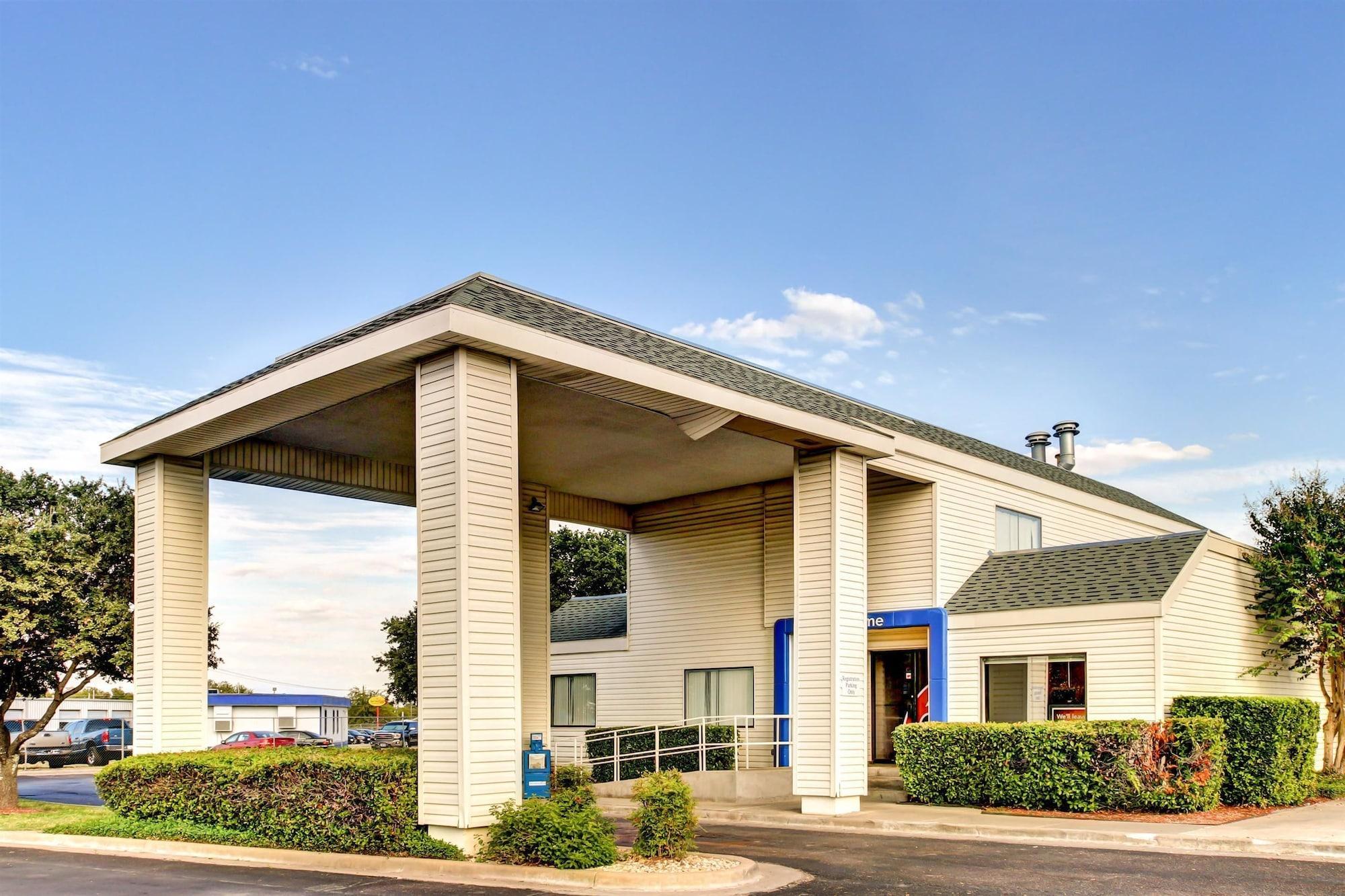 Days Inn By Wyndham Waco University Area Εξωτερικό φωτογραφία