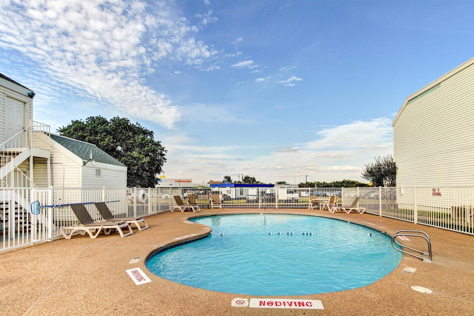 Days Inn By Wyndham Waco University Area Εξωτερικό φωτογραφία