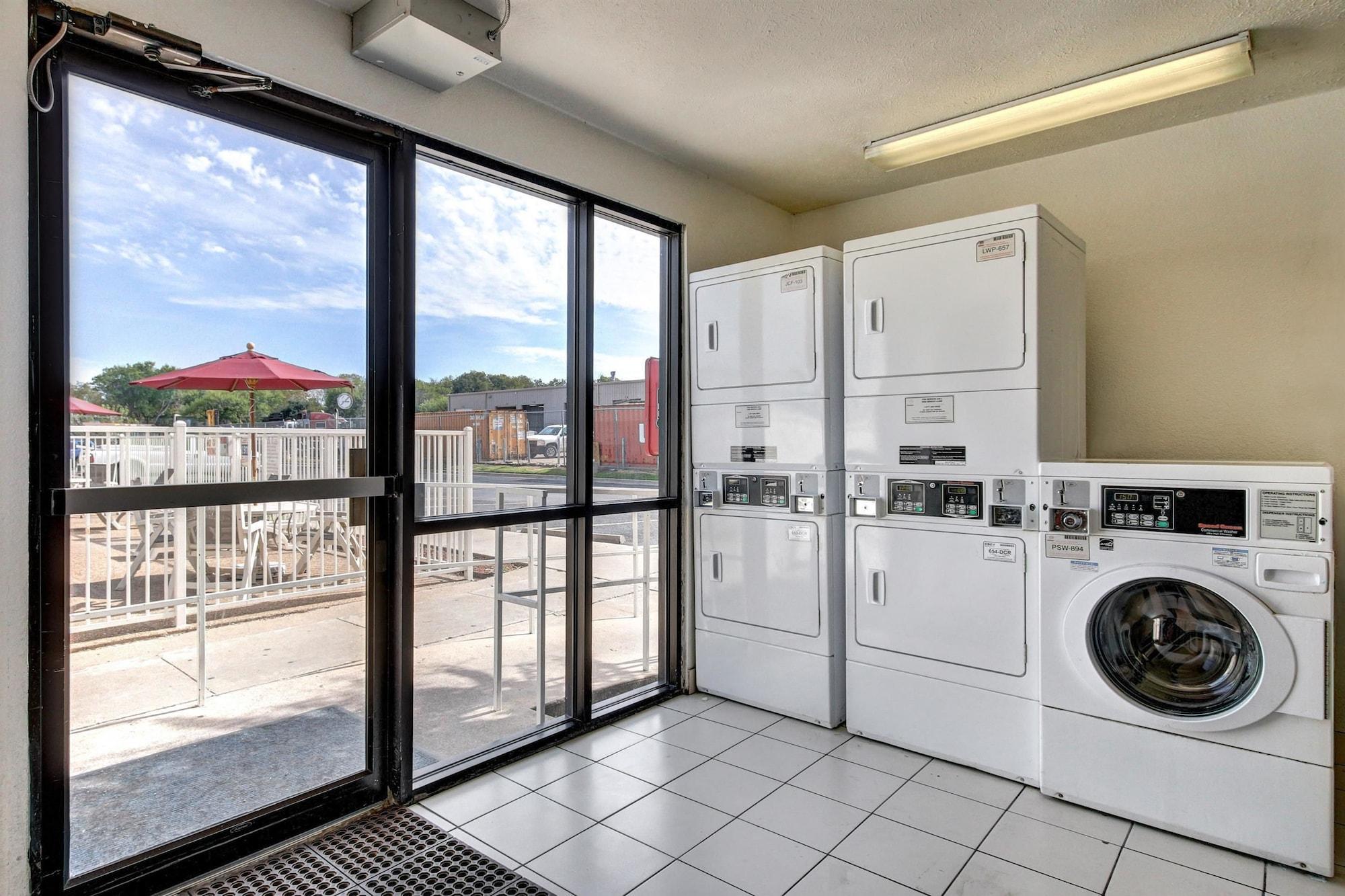 Days Inn By Wyndham Waco University Area Εξωτερικό φωτογραφία