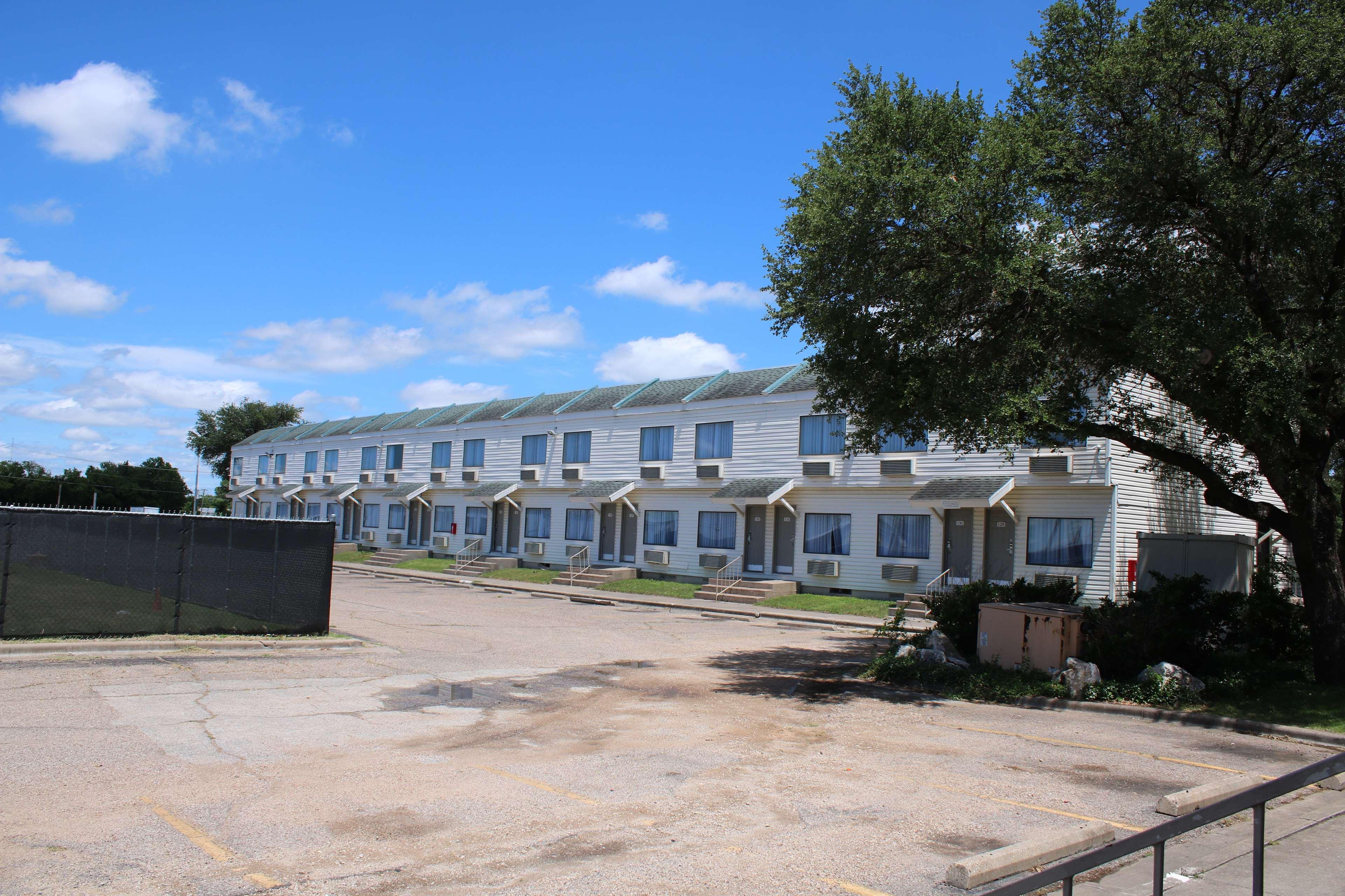 Days Inn By Wyndham Waco University Area Εξωτερικό φωτογραφία