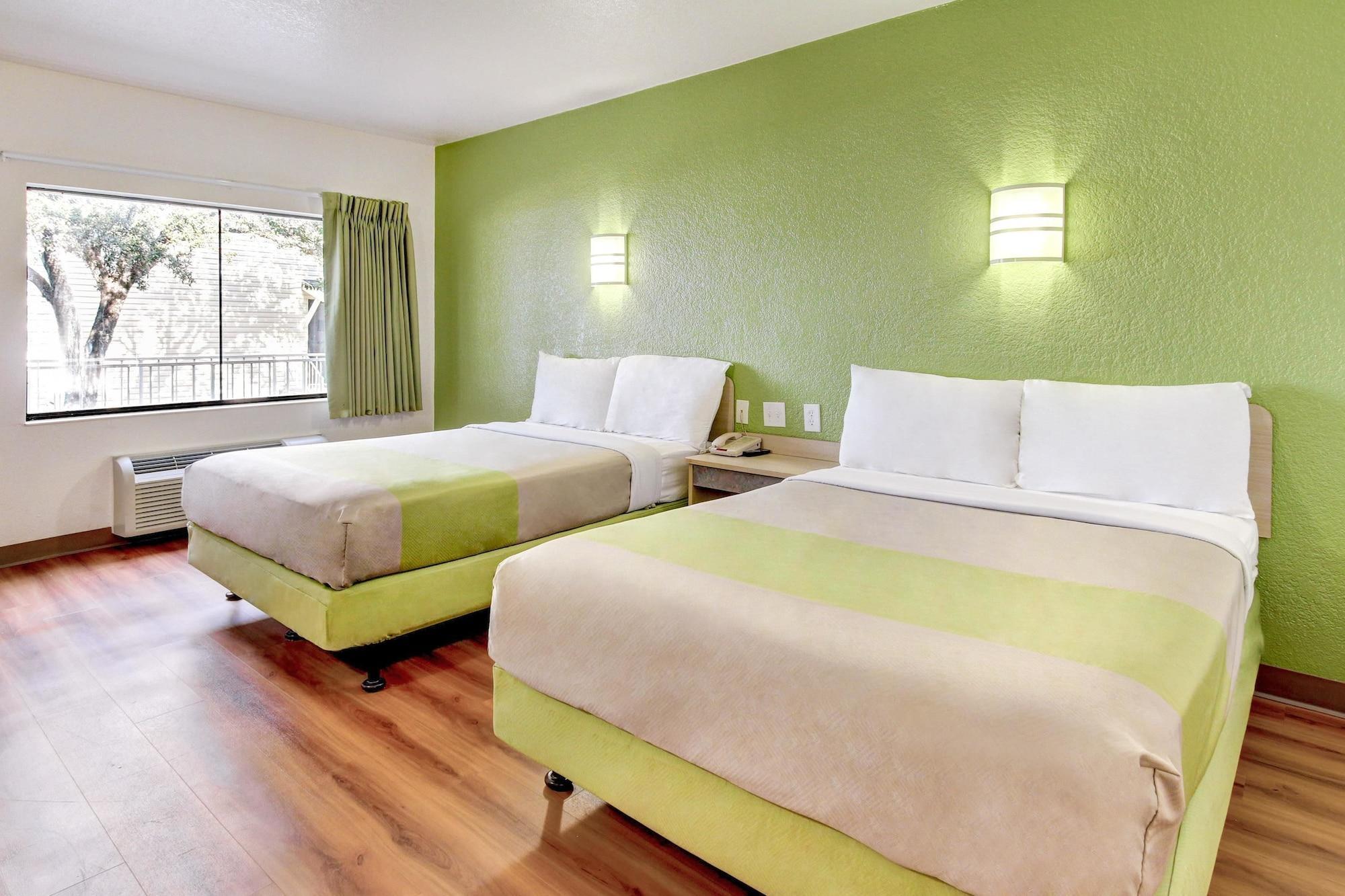 Days Inn By Wyndham Waco University Area Εξωτερικό φωτογραφία