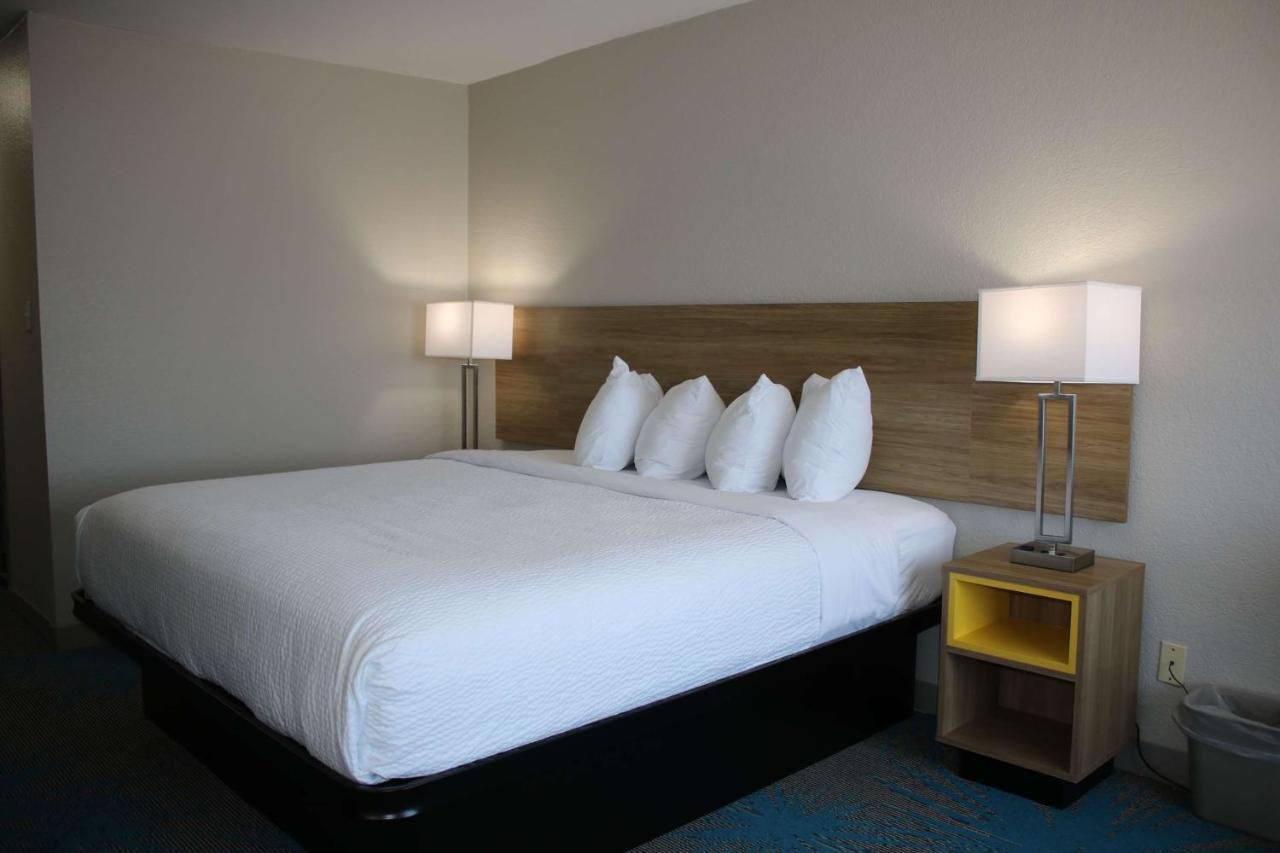 Days Inn By Wyndham Waco University Area Εξωτερικό φωτογραφία