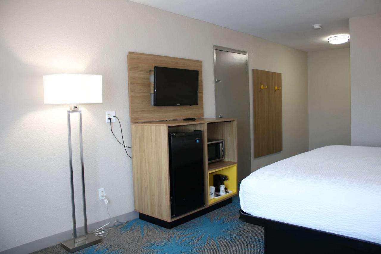 Days Inn By Wyndham Waco University Area Εξωτερικό φωτογραφία